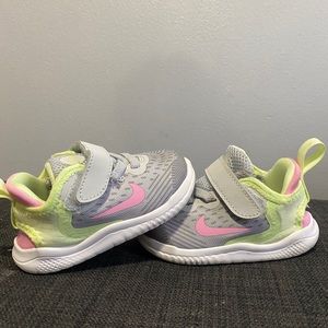 Nike toddler free runs